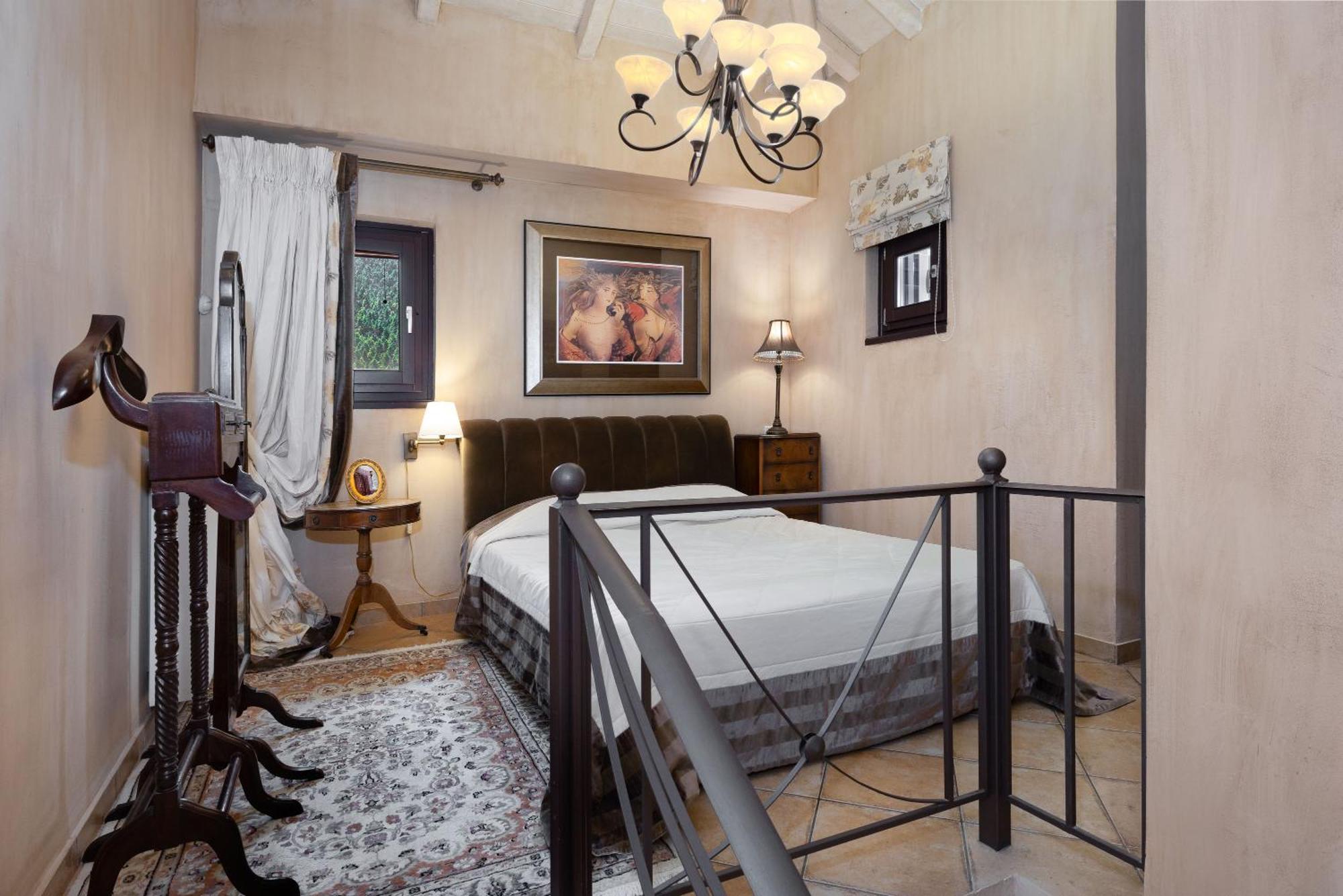 Ostra Menalon Luxury Suites Kardaras Bilik gambar